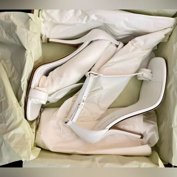 💰⬇️ BURBERRY 
Optic White Stephanie Pumps 
EU38.5 - Picture 6 of 13